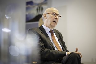 Professor em. Dr. Günther Schmid über eine "Welt in Unordnung"