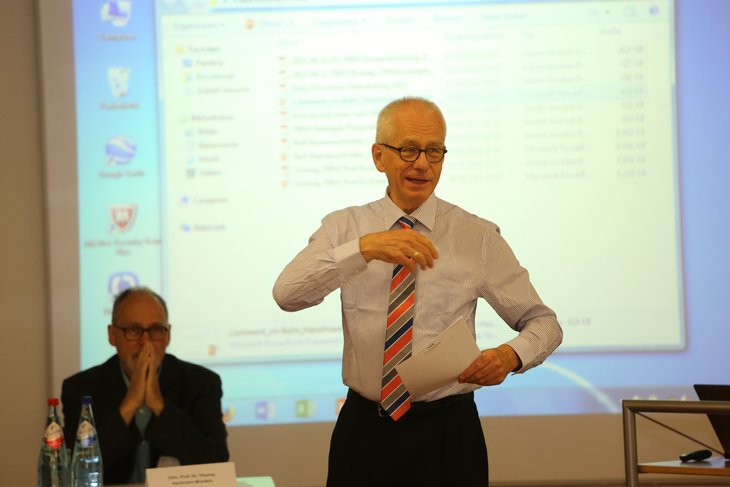 Professor Dr. Dr. h.c. Günter Franke war Lehrstuhlinhaber des Chair of International Finance an der Universität Konstanz. 