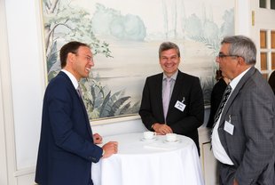 Markus Quick (Dr. Peter & Company AG) im Dialog mit Joachim Block (Leiter Group Credit Risk bei RWE) und FIRM-Vorstand Wolfgang Hartmann (von links)