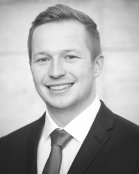Tobias Hertel ist wissenschaftlicher Mitarbeiter und Doktorand am Lehrstuhl für Finanzierung und Kreditwirtschaft an der Ruhr-Universität Bochum und hat dort die Lehrveranstaltung "Sustainable Finance" mitkonzipiert.