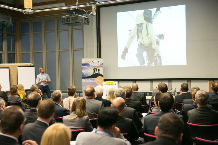 Benedikt Böhm diskutierte auf dem RiskNET Summit 2014 das Thema 