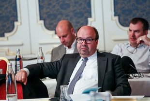 Dr. Martin Knippschild, Bereichsleiter Risikocontrolling bei der DZ Bank leitet den FIRM Risk Roundtable.