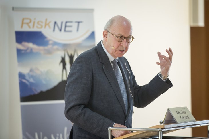 The well-known expert in international security policy, Dr. Günther Schmid, and his view of a world with no world order.