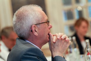 Prof. Dr. Dr. h.c. Günter Franke, Universität Konstanz. Erst jüngst listete das Handelsblatt Günter Franke in seinem Ranking der forschungsstärksten und verdienstreichsten Betriebswirte im Bereich Bankbetriebslehre und Finanzierung auf Platz 3.