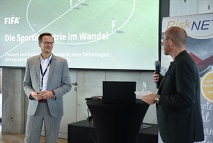 Joern Schlimm (FIFA) im Dialog mit Frank Romeike (RiskNET)