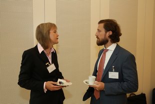 Dr. Anja Guthoff, DZ BANK AG, im Gespräch mit dem FIRM-Alumni-Koordinator Sebastian Rick