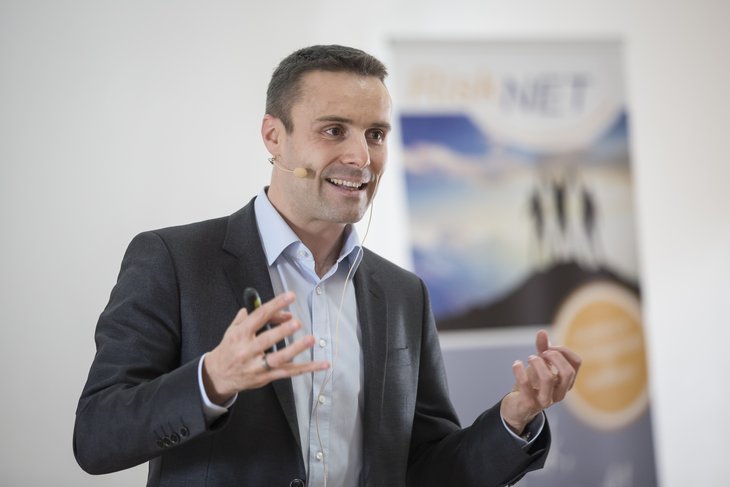 Samuel Brandstätter from avedos during his keynote talk as part of the podium discussion on "Turning risk into results".