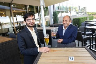 Internationale Gäste beim FIRM Offsite 2014: Chiranjeev Desai, Student des Master of Finance Programms der Frankfurt School of Finance and Management (auf der linken Seite), sowie sein Kommilitone aus Indien.