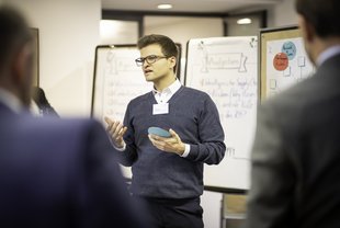 Dr. Holger Klier (Magna Steyr) während des Workshops "Chancen und Risiken in der Lieferkette"