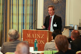 Axel Esser, HGS Concept, ergänzte die Perspektiven des Neurowissenschaftlers Bernd Weber durch einen Blick in die Praxis der Risikointelligenz.