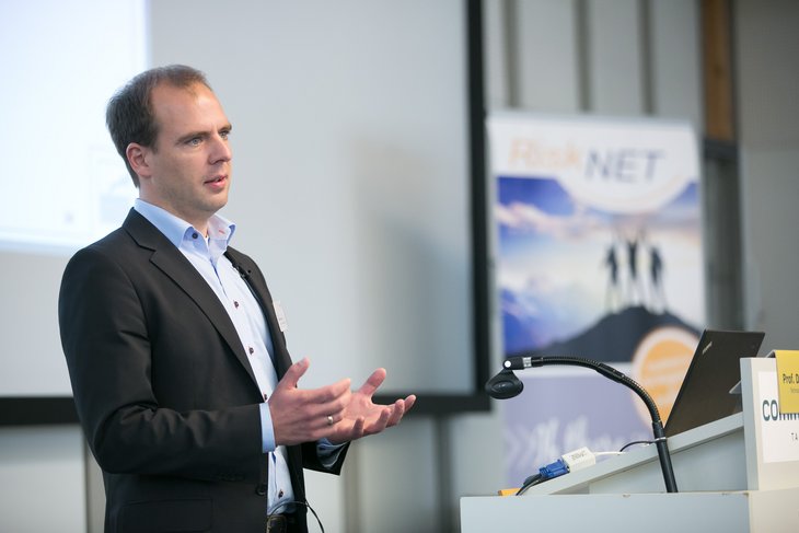 Der TUM-Wissenschaftler Matthias Scherer auf dem RiskNET Summit 2014