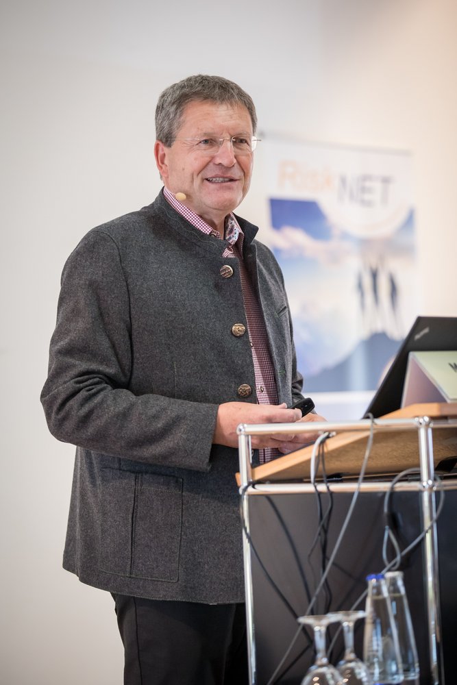 Manfred Müller ist Flugkapitän und gleichzeitig Leiter der Flugsicherheitsforschung bei der Deutschen Lufthansa sowie Dozent für Risikomanagement. 