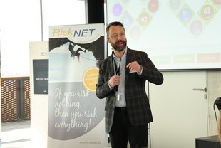 Alexander Fink: Szenario-Management: Von strategischem Vorausdenken zu zukunftsrobusten Entscheidungen