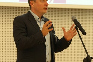 Prof. Dr. Bernd Weber, Center for Economics and Neuroscience, Universität Bonn, zeigte auf, dass die Belohnungsstrukturen des Gehirns essenziell für die Motivation von Verhalten sind.