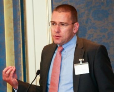 Prof. Axel F.A. Adam-Müller, born 1967, studied economics in Göttingen and Konstanz, doctorate in 1994, post-doctoral qualification in business studies 2005 in Konstanz.