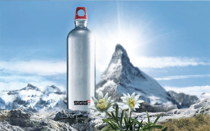 Abb. 08: Die Schweizer Marke SIGG positionierte seine Marke auf "Swissness" und kann mit dem damit verbundenen Imagetransfer selbst in China, wo die meisten Trinkflaschen produziert werden, einen Premiumpreis durchsetzen [Bildquelle: SIGG]