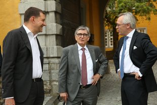 Prof. Dr. Thomas Kaiser (Goethe-Universität Frankfurt am Main), Dr. Nader Maleki (Präsident, International Bankers Forum e.V.) und Jürgen Sonder (Geschäftsführer, Intrum Justitia GmbH).