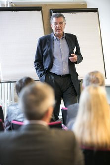 Wolfgang Schiller ist heute der führende Experte im Risikomanagement für Marken. 