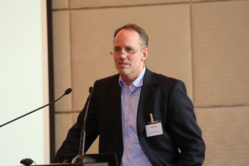 Christoph Schwager (Chief Risk Officer, EADS) setzte sich in seinem Vortrag u. a. mit High-Tech-Risiken am Rande des Physik auseinander.