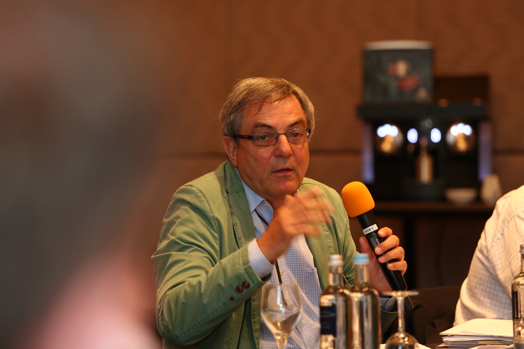 Wolfgang Hartmann moderierte als Vorsitzender des Vorstands bei FIRM das Offsite.