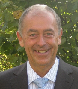 Franz Josef Radermacher (* 20. März 1950 in Aachen) ist Professor für Informatik an der Universität Ulm und Leiter des Forschungsinstituts für anwendungsorientierte Wissensverarbeitung. Bekannt geworden ist er u.a. durch sein Eintreten für eine weltweite Ökosoziale Marktwirtschaft und durch sein Engagement in der Global Marshall Plan Initiative, die sich seit 2003 für eine gerechtere Globalisierung, für eine 