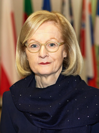 Danièle Nouy (Jahrgang 1950) war Mitarbeiterin der Banque de France und Präsidentin des Ausschusses der Europäischen Aufsichtsbehörden für das Bankwesen. Seit dem 1. Januar 2014 leitet sie den neugeschaffenen Einheitlichen Bankenaufsichtsmechanismus (Single Supervisory Mechanism, SSM) am Sitz der Europäischen Zentralbank in Frankfurt. 