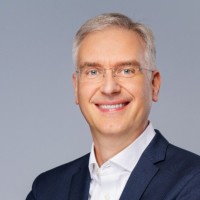 Matthias Krüger ist Head of Client Lifecycle Management – Process Management & Digitalization bei der DZ BANK AG.